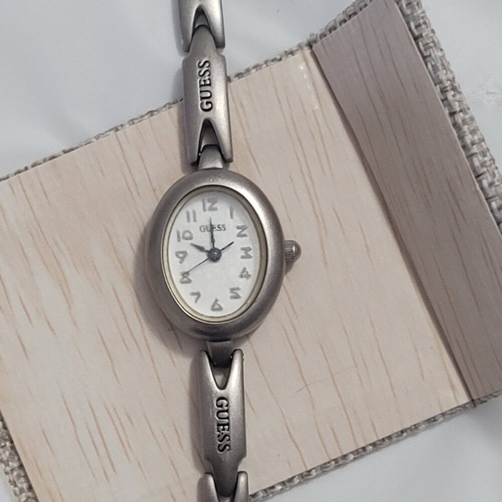 Vintage Guess Silver Ladies Watch 1996 - Picture 3 of 12